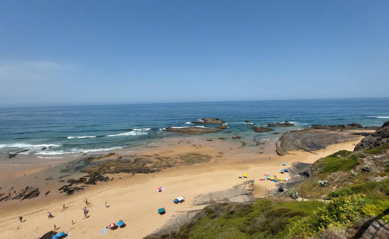 Praia da Carriagem'in fotoğrafı açık bej kum yüzey ile