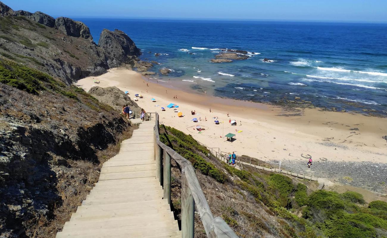 Praia do Vale dos Homens'in fotoğrafı açık bej kum yüzey ile