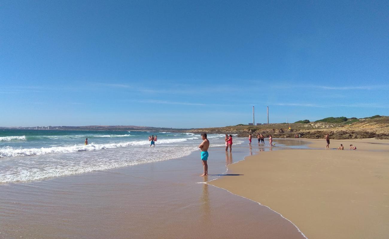 Praia de Morgavel'in fotoğrafı açık bej kum yüzey ile