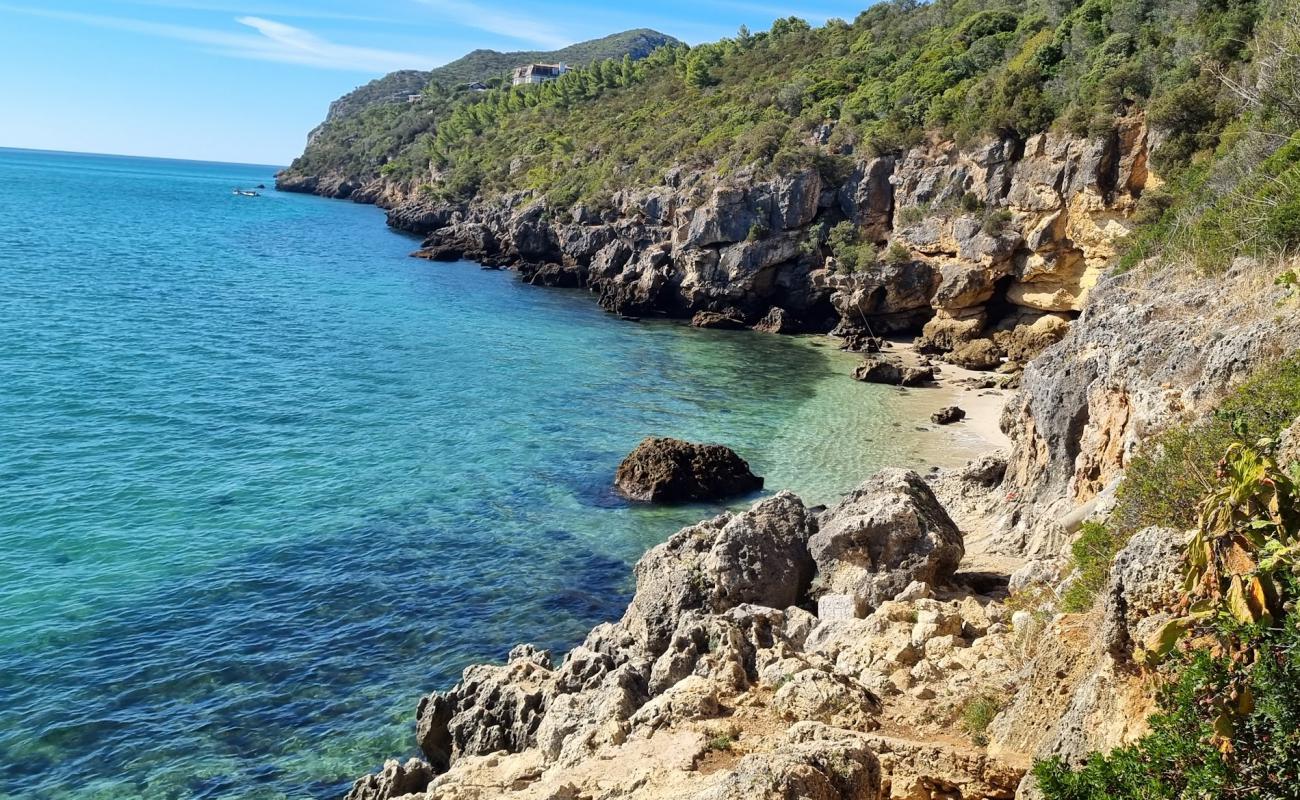 Praia dos Pilotos'in fotoğrafı açık bej kum yüzey ile