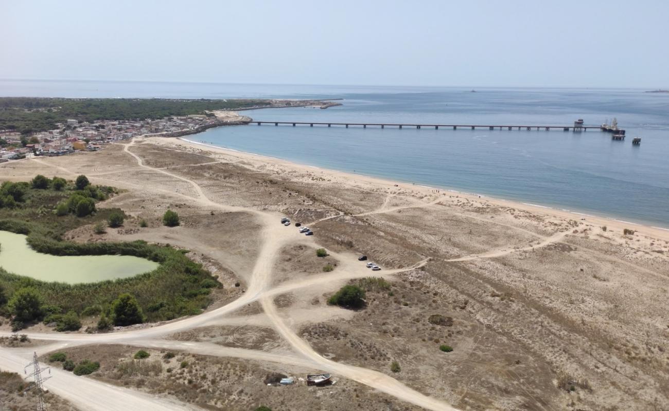 Praia Trafaria'in fotoğrafı açık bej kum yüzey ile