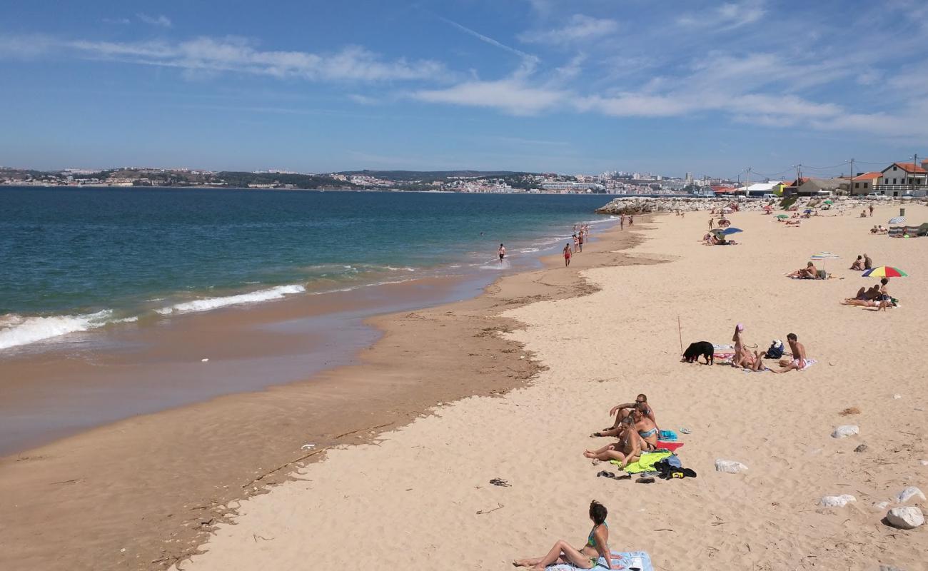 Praia da Cova do Vapor'in fotoğrafı açık bej kum yüzey ile