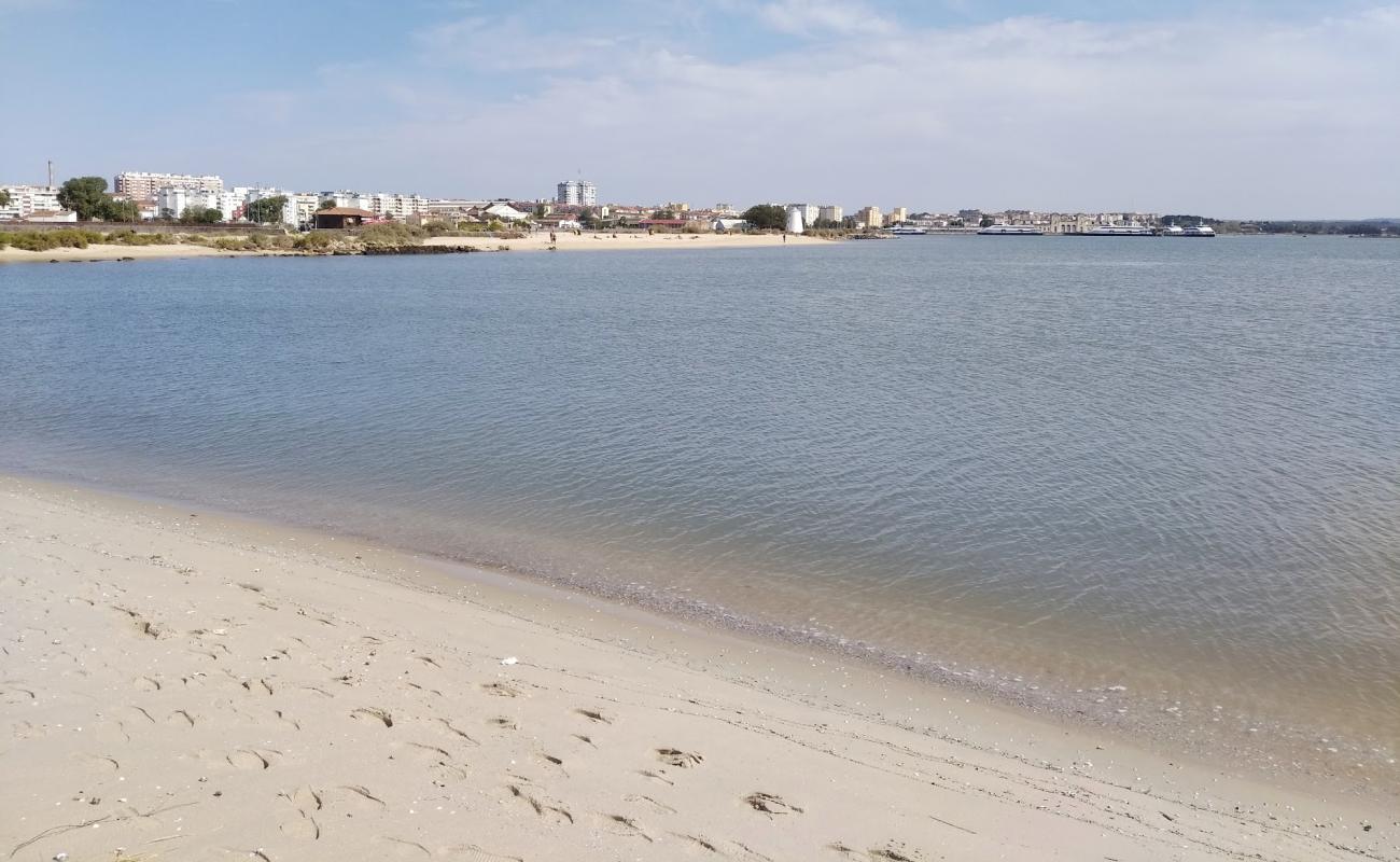 Praia do Bico do Mexilhoeiro'in fotoğrafı açık bej kum yüzey ile
