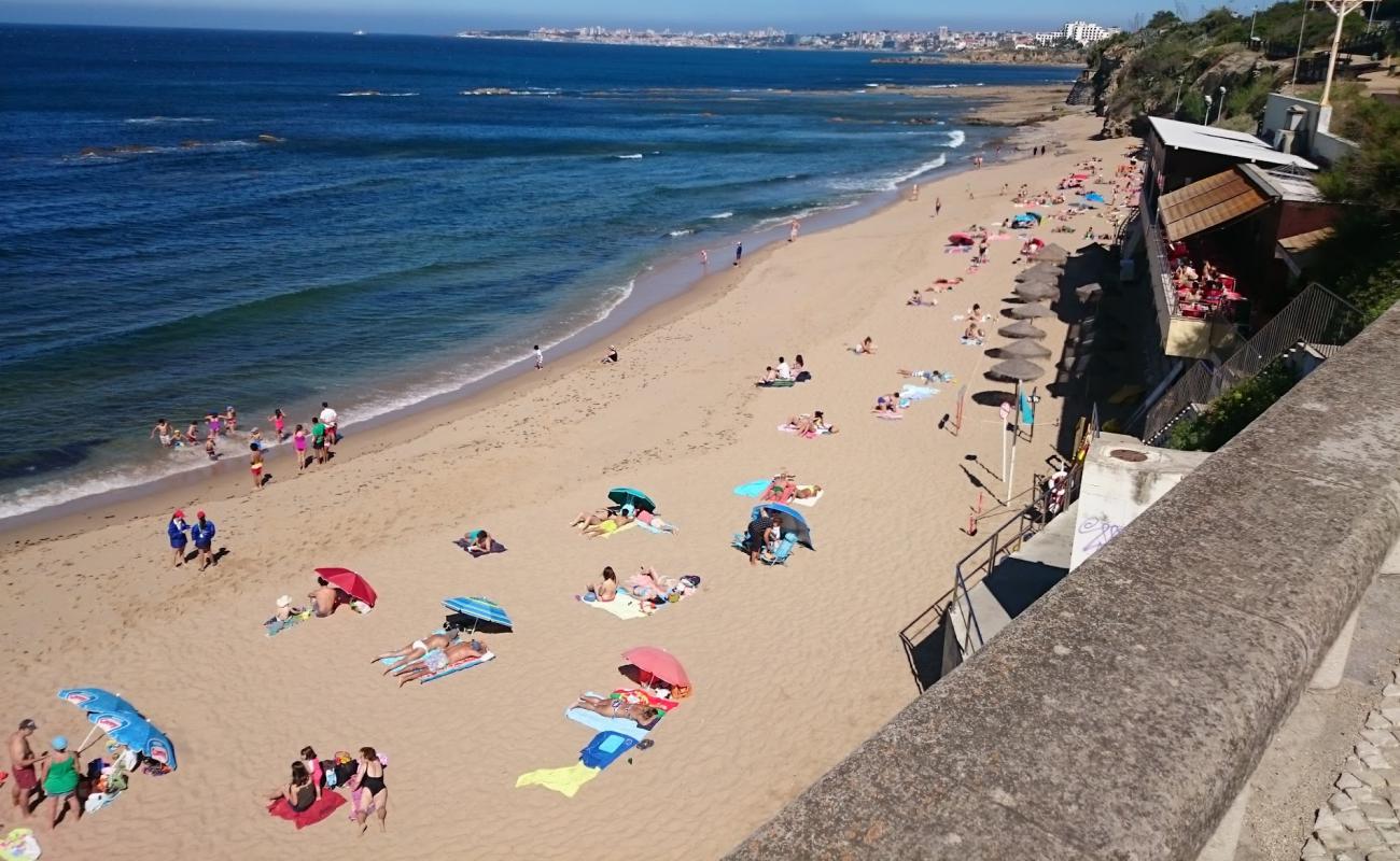 Praia das Avencas'in fotoğrafı açık bej kum yüzey ile