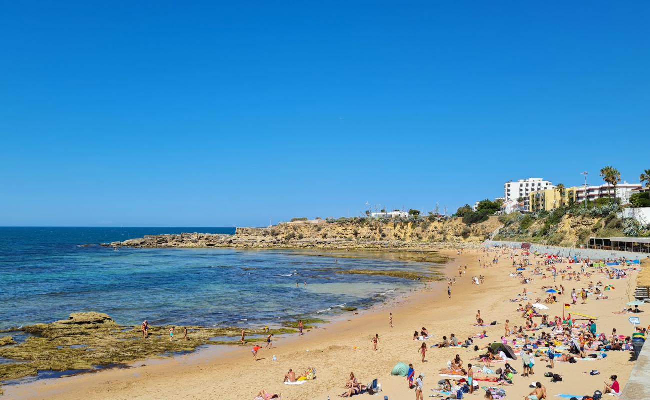 Praia de Sao Pedro do Estoril'in fotoğrafı parlak kum yüzey ile