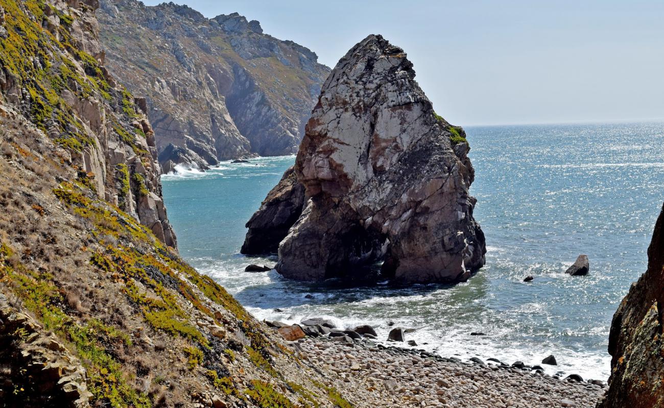 Praia do Lourisal'in fotoğrafı taşlar yüzey ile