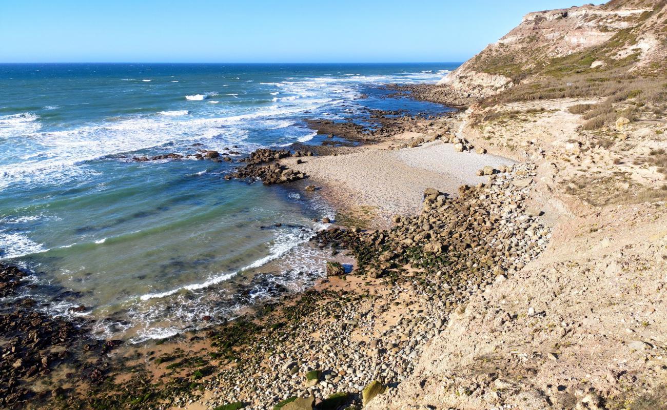 Praia das Hortas'in fotoğrafı parlak kum yüzey ile