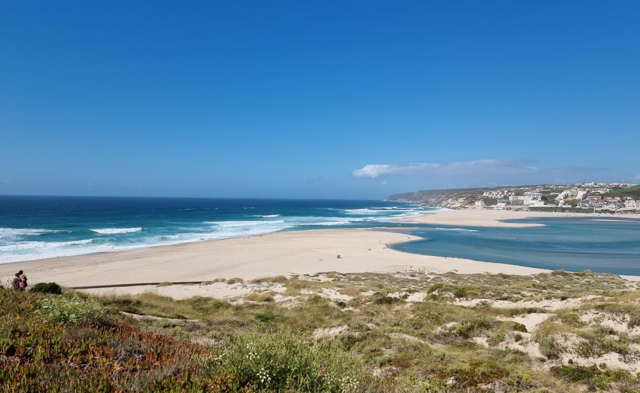 Praia do Bom Sucesso'in fotoğrafı parlak kum yüzey ile