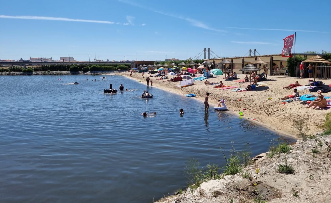 Praia Artificial de Aveiro - Urban Beach'in fotoğrafı parlak kum yüzey ile