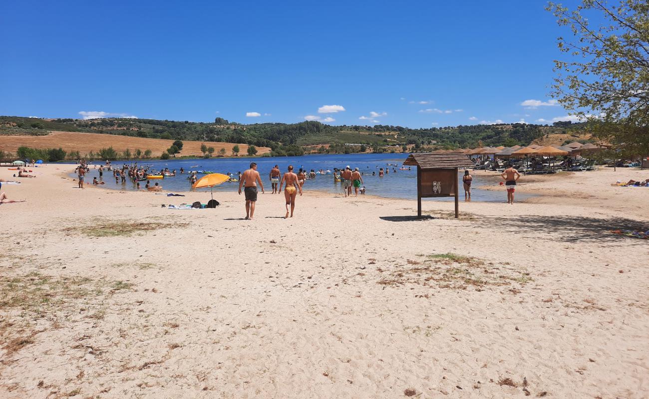 Praia Fluvial da Ribeira'in fotoğrafı açık bej kum yüzey ile