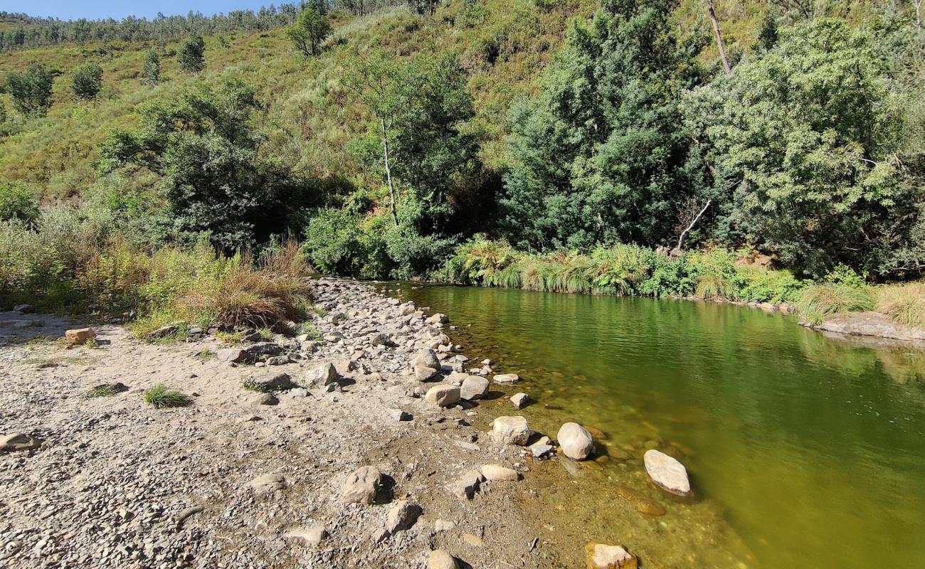 Praia Fluvial da Paradinha'in fotoğrafı kayalık arazi yüzey ile