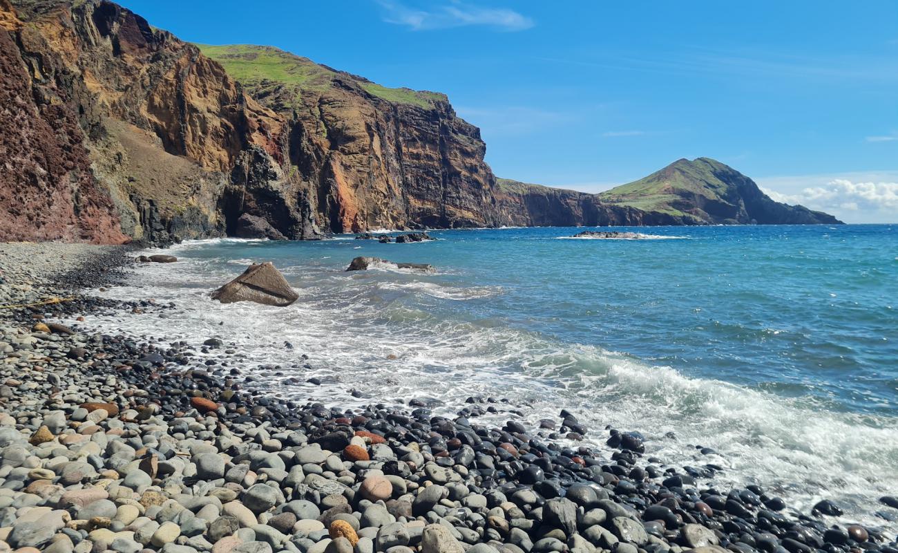 Sao Lourenco Beach'in fotoğrafı gri çakıl taşı yüzey ile