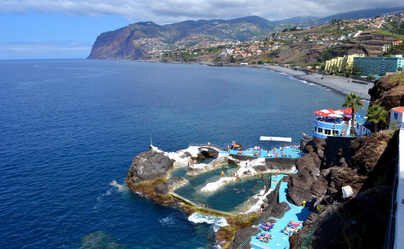 Piscinas Naturais da Doca do Cavacas Beach'in fotoğrafı beton kapak yüzey ile