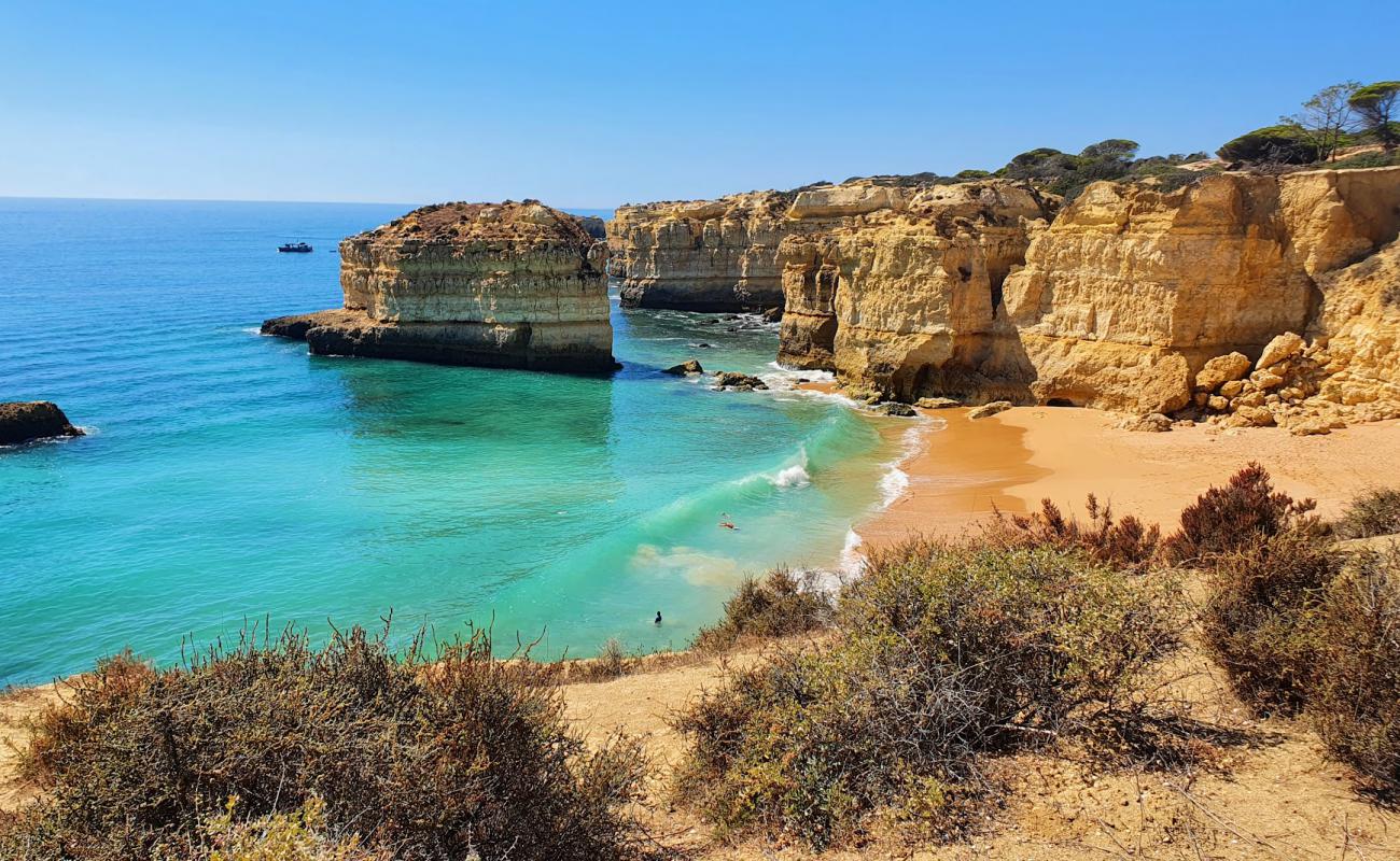 Praia das Salamitras'in fotoğrafı parlak kum yüzey ile