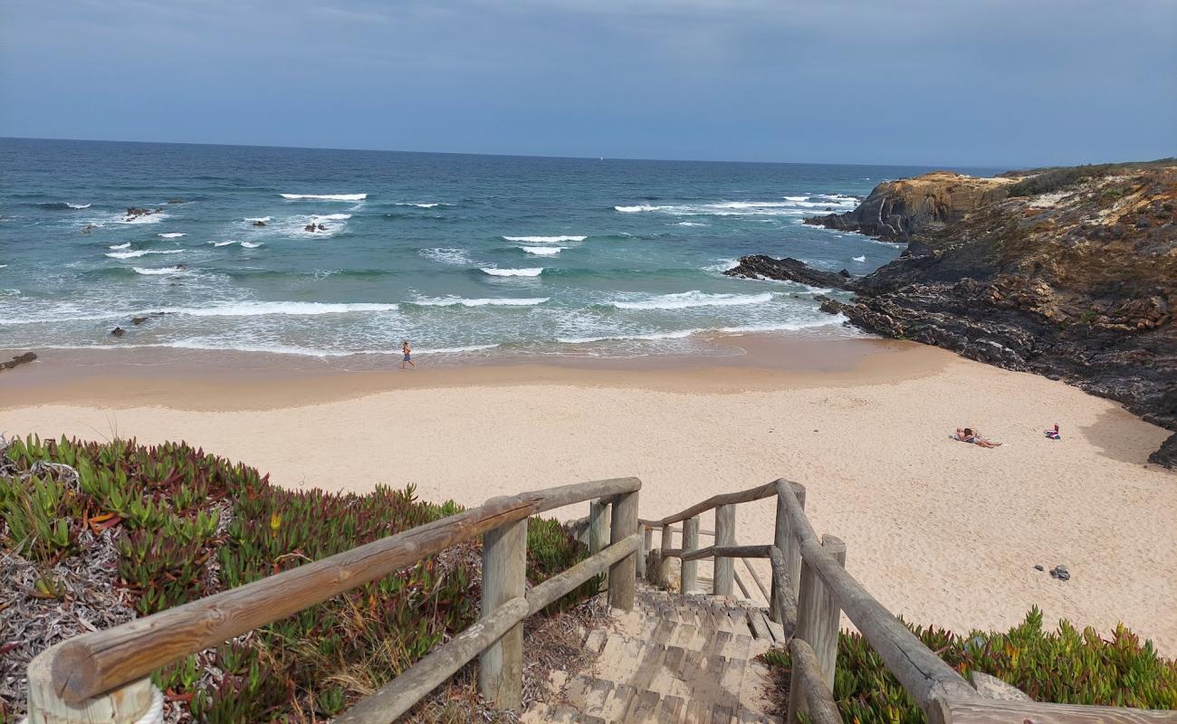 Praia de Nossa Senhora'in fotoğrafı açık bej kum yüzey ile