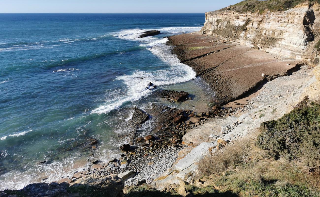 Praia do Penedo Mouro'in fotoğrafı açık bej kum yüzey ile