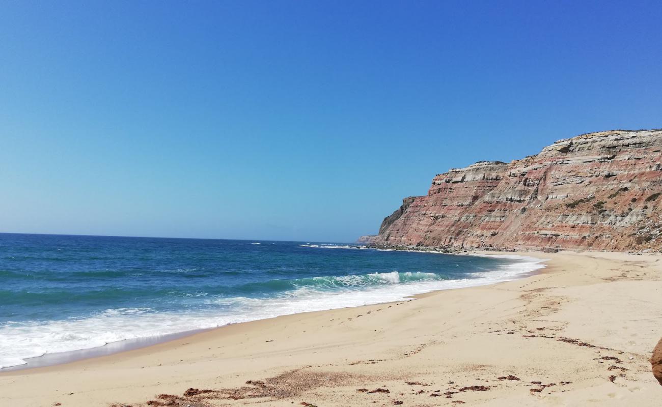 Praia da Escadinha'in fotoğrafı parlak kum yüzey ile