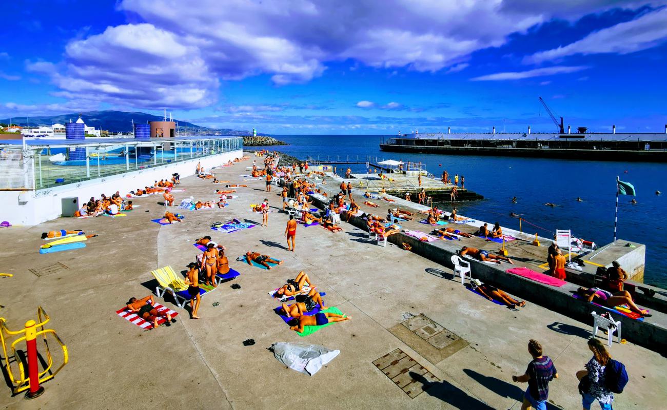 Piscinas do Pesqueiro'in fotoğrafı beton kaplı yüzey yüzey ile