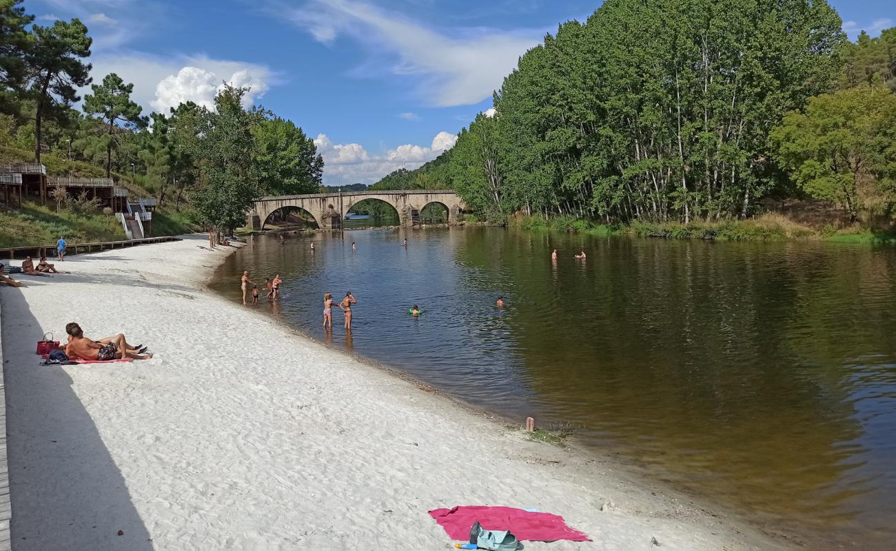 Praia Fluvial de Rabacal'in fotoğrafı açık bej kum yüzey ile