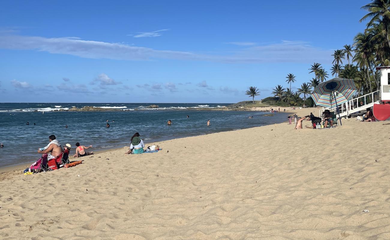 Escambron Beach'in fotoğrafı parlak ince kum yüzey ile