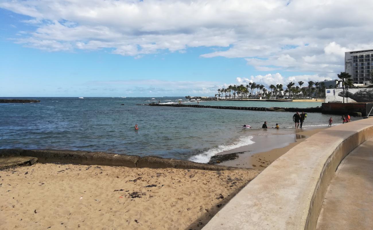 Escambron beach II'in fotoğrafı i̇nce bej kum yüzey ile
