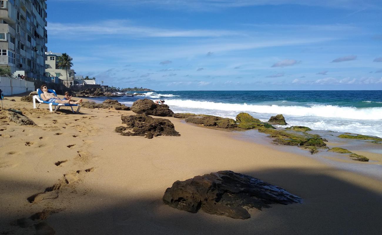 Condado beach'in fotoğrafı parlak ince kum yüzey ile