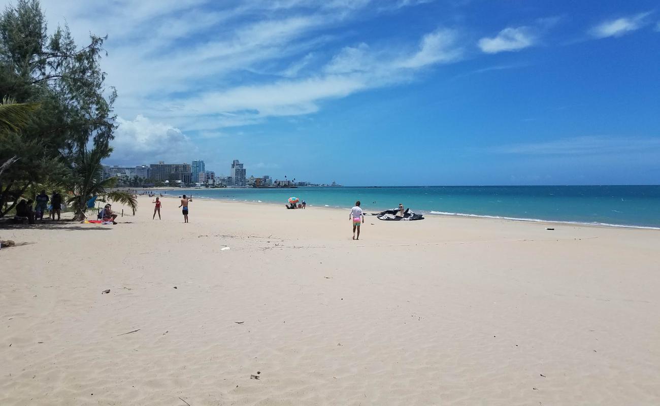 Carolina beach'in fotoğrafı parlak ince kum yüzey ile