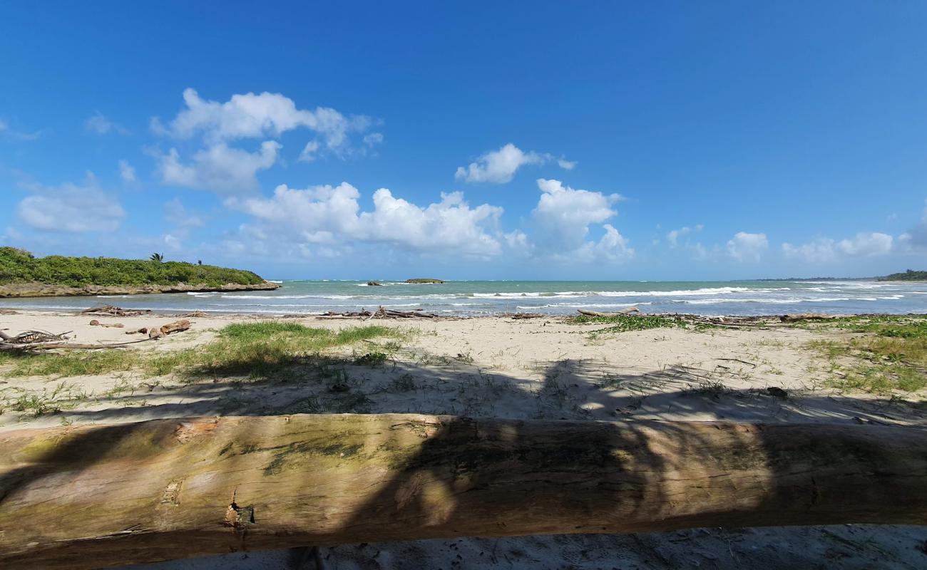 Playa Linda en Loiza'in fotoğrafı parlak ince kum yüzey ile