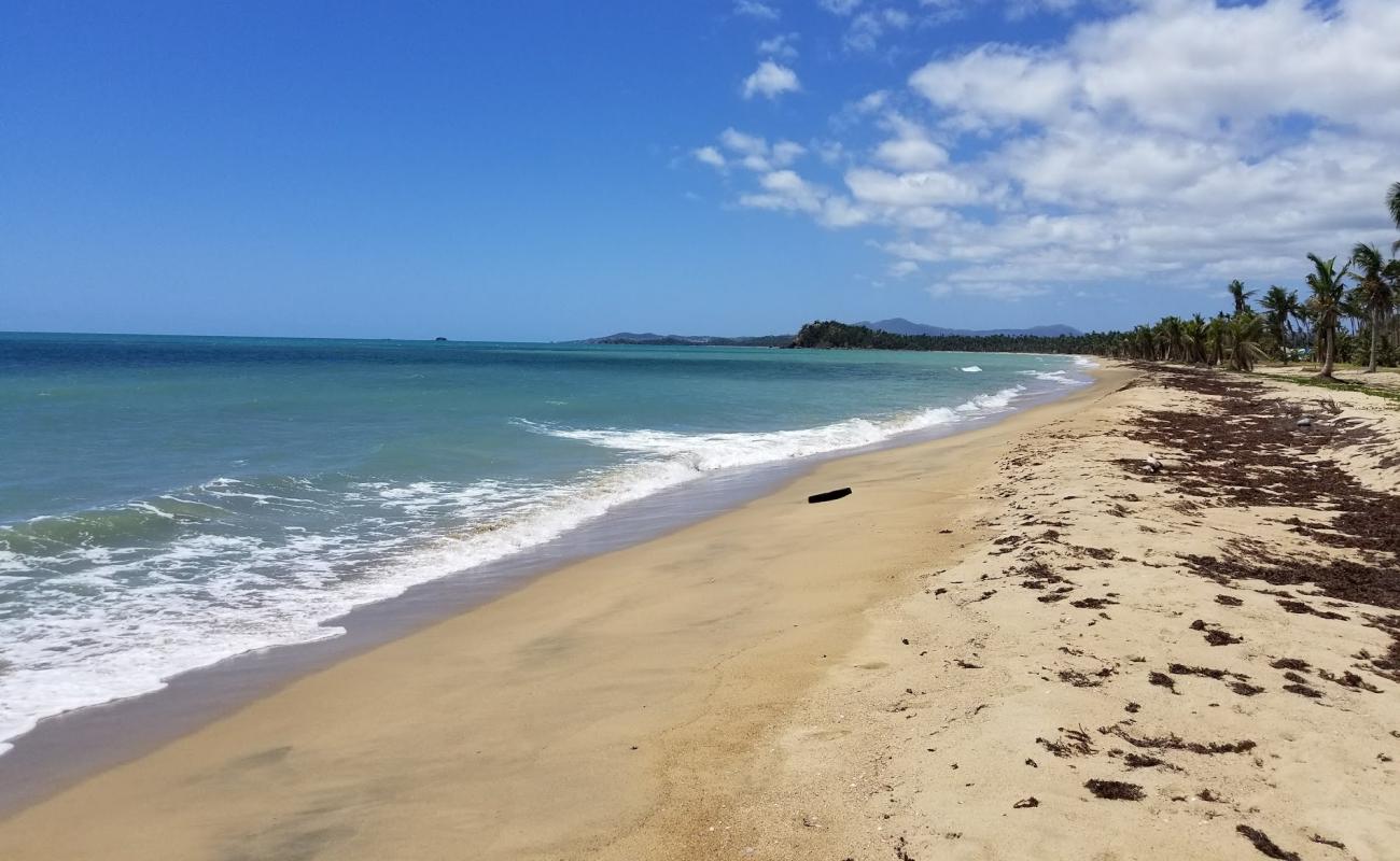 Playa Balneario Punta Santiago'in fotoğrafı açık bej kum yüzey ile