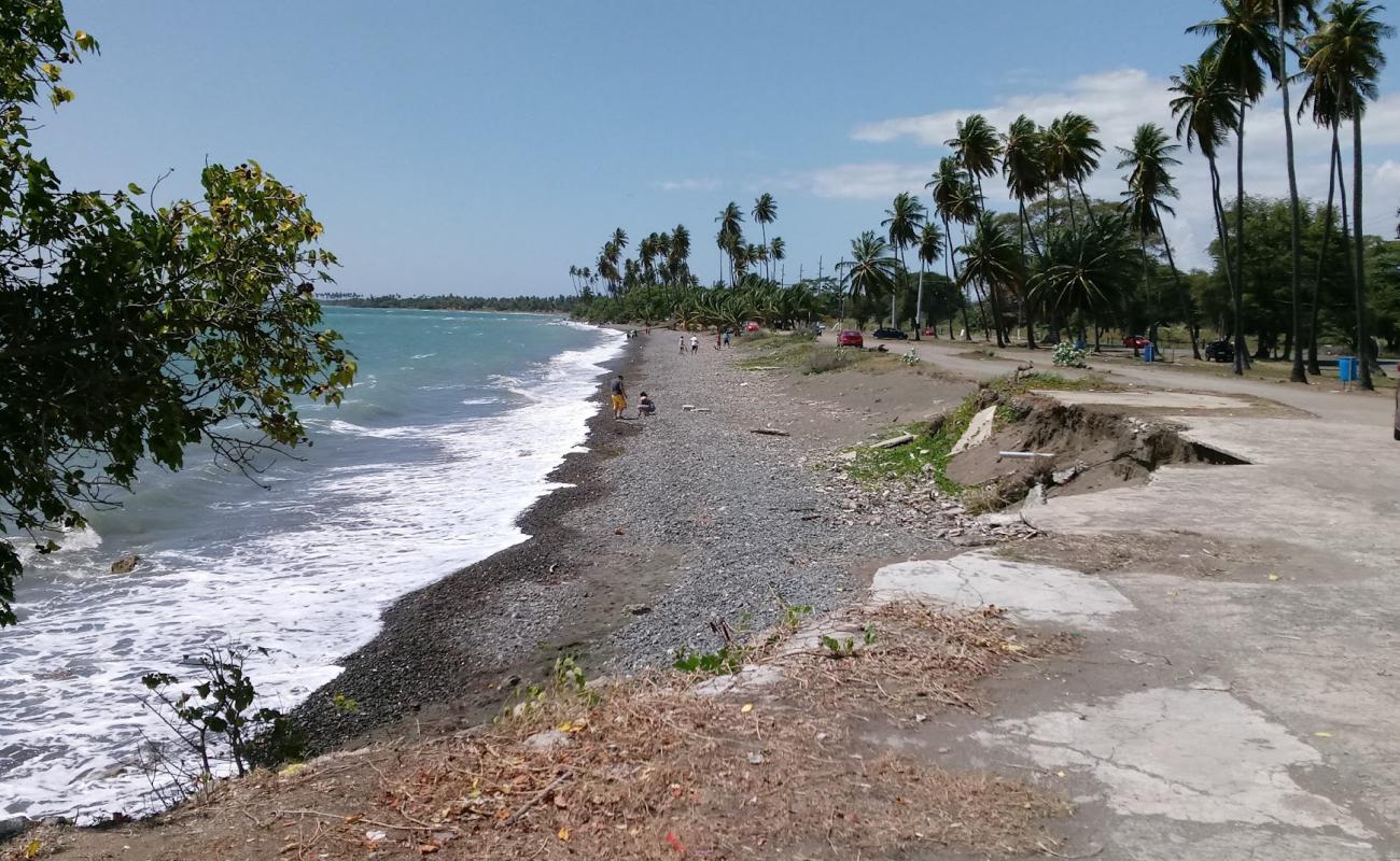 Playa Las Ochenta'in fotoğrafı gri çakıl taşı yüzey ile