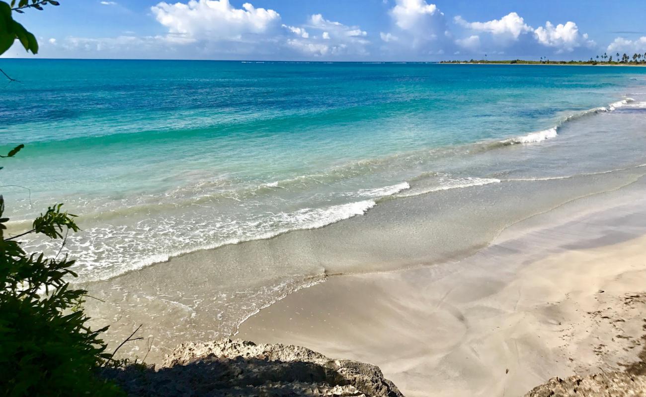 Playa de Yauco'in fotoğrafı i̇nce bej kum yüzey ile