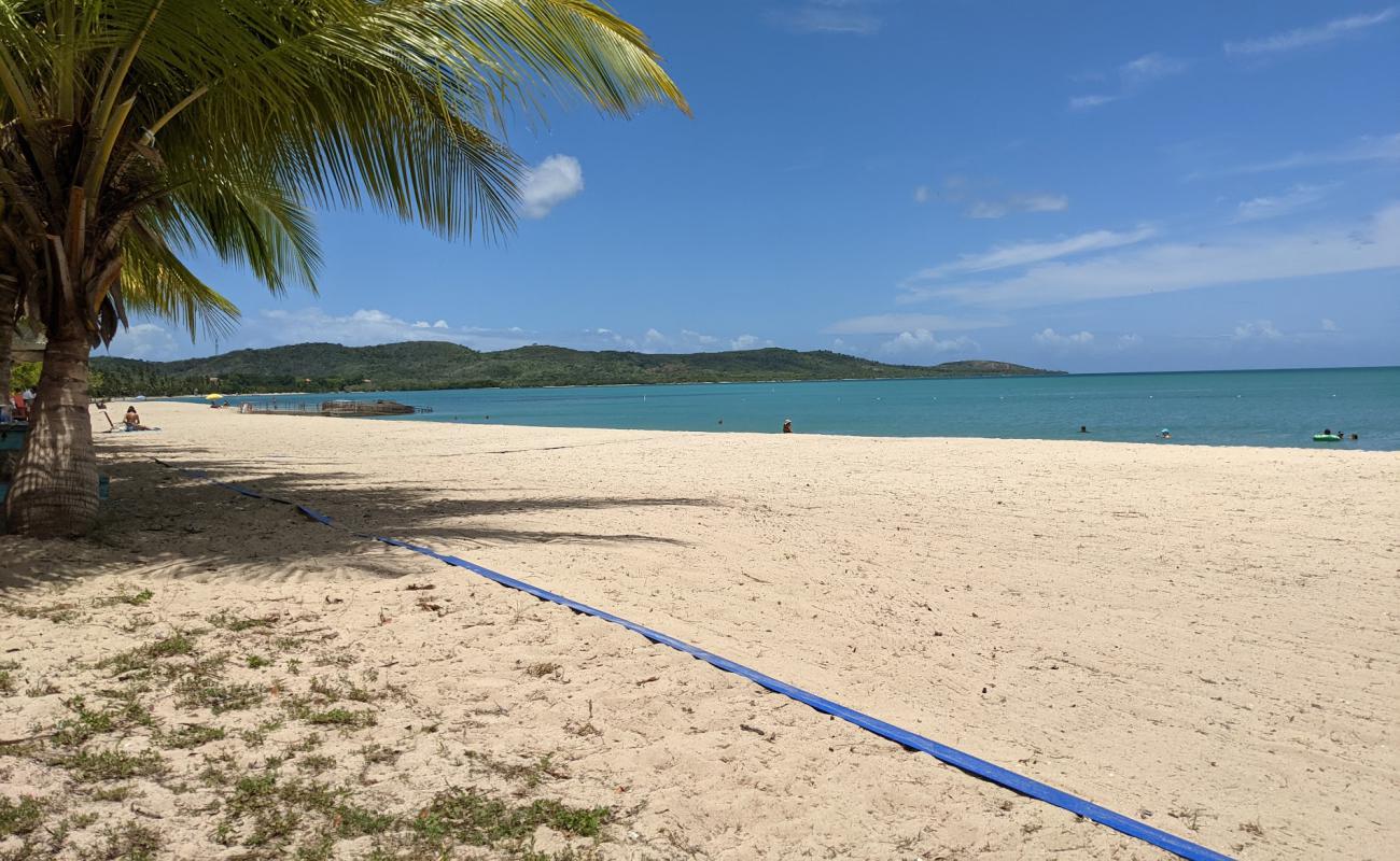 Playa Tanga'in fotoğrafı parlak ince kum yüzey ile