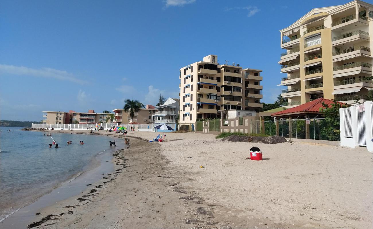 Playa Tres Tubos'in fotoğrafı bej kum ve çakıl yüzey ile