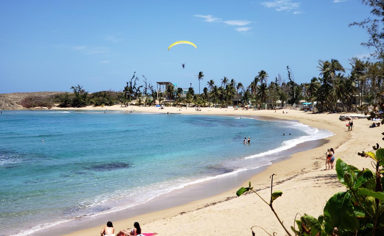 Playa Jobos'in fotoğrafı parlak kum yüzey ile