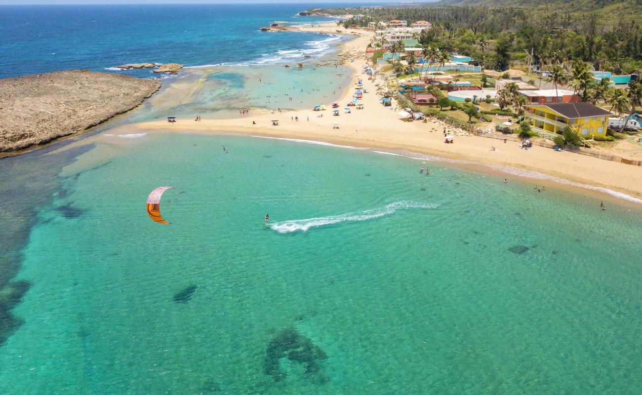 Playa Montones'in fotoğrafı parlak kum yüzey ile