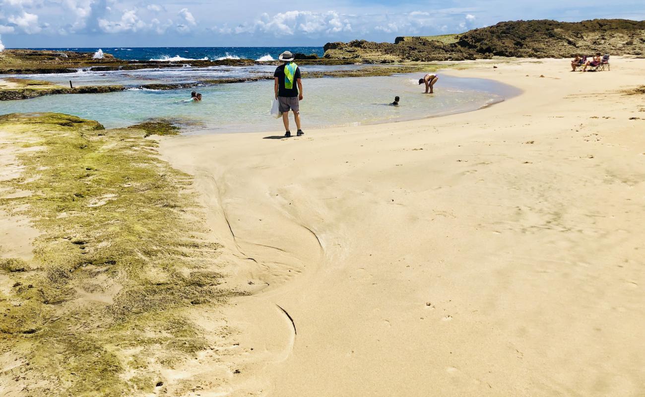 Sardineras beach'in fotoğrafı parlak kum yüzey ile