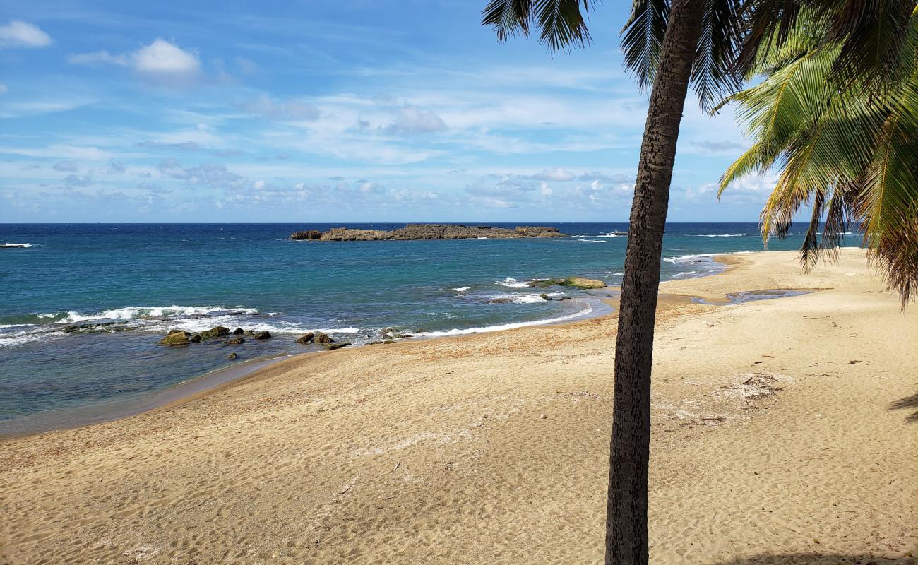 Playa Penon Brusi'in fotoğrafı açık bej kum yüzey ile