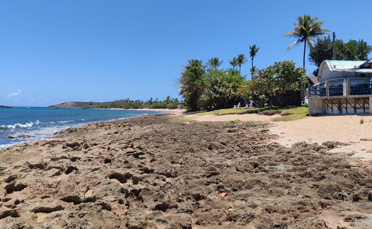 Bea beach'in fotoğrafı parlak kum yüzey ile