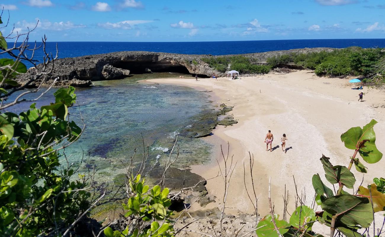 Las Golondrinas beach'in fotoğrafı parlak kum yüzey ile