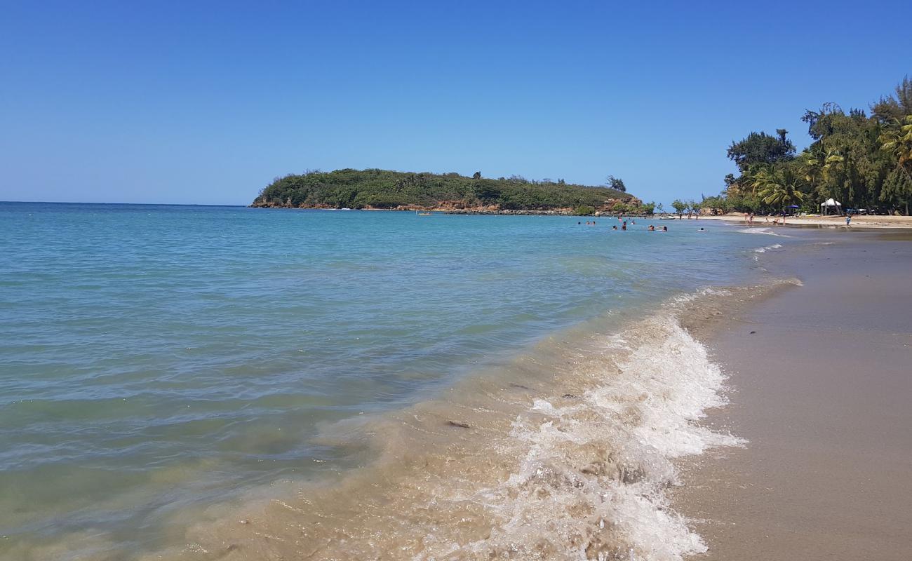 Punta Salinas beach'in fotoğrafı açık bej kum yüzey ile