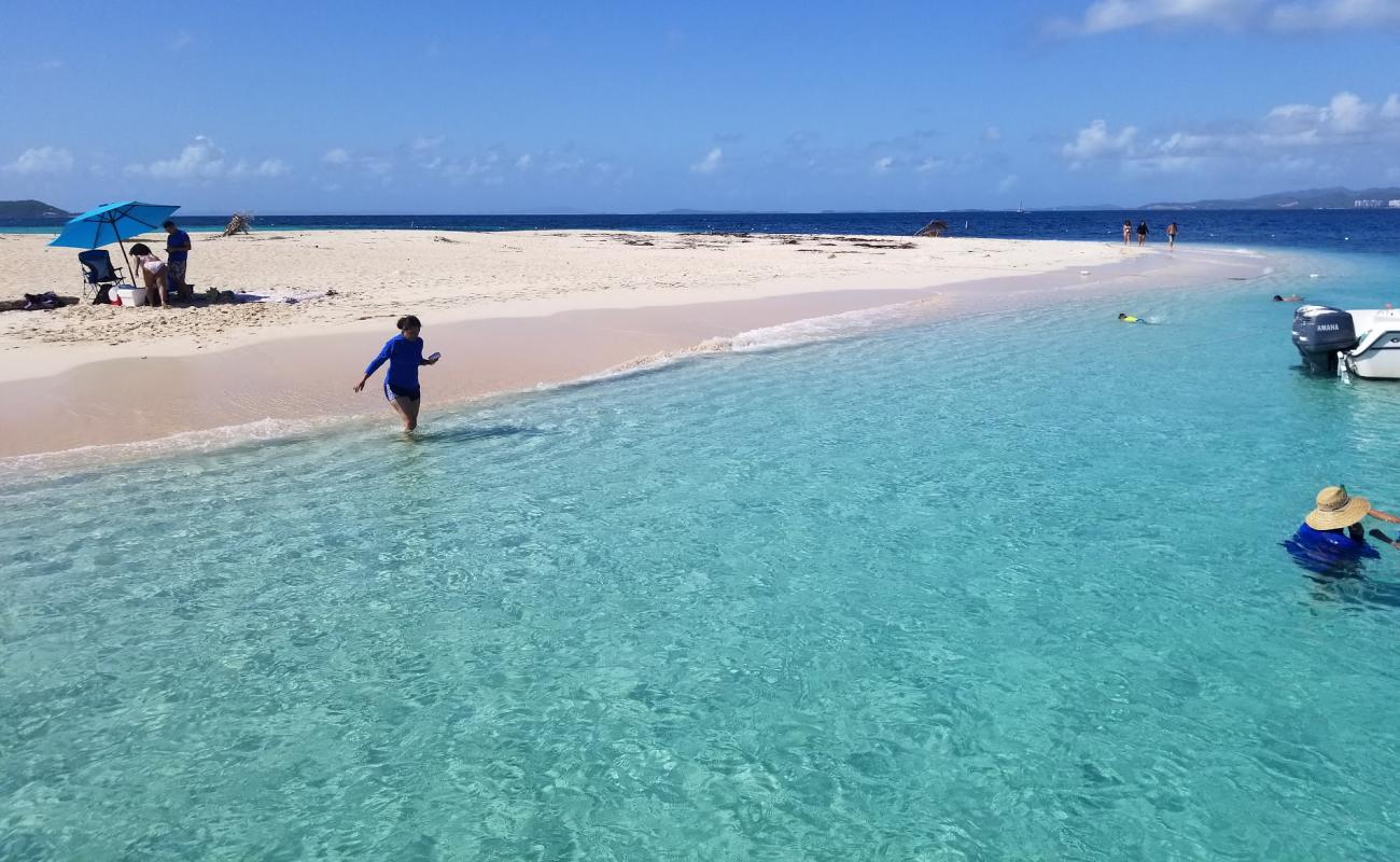 Icacos beach'in fotoğrafı parlak ince kum yüzey ile