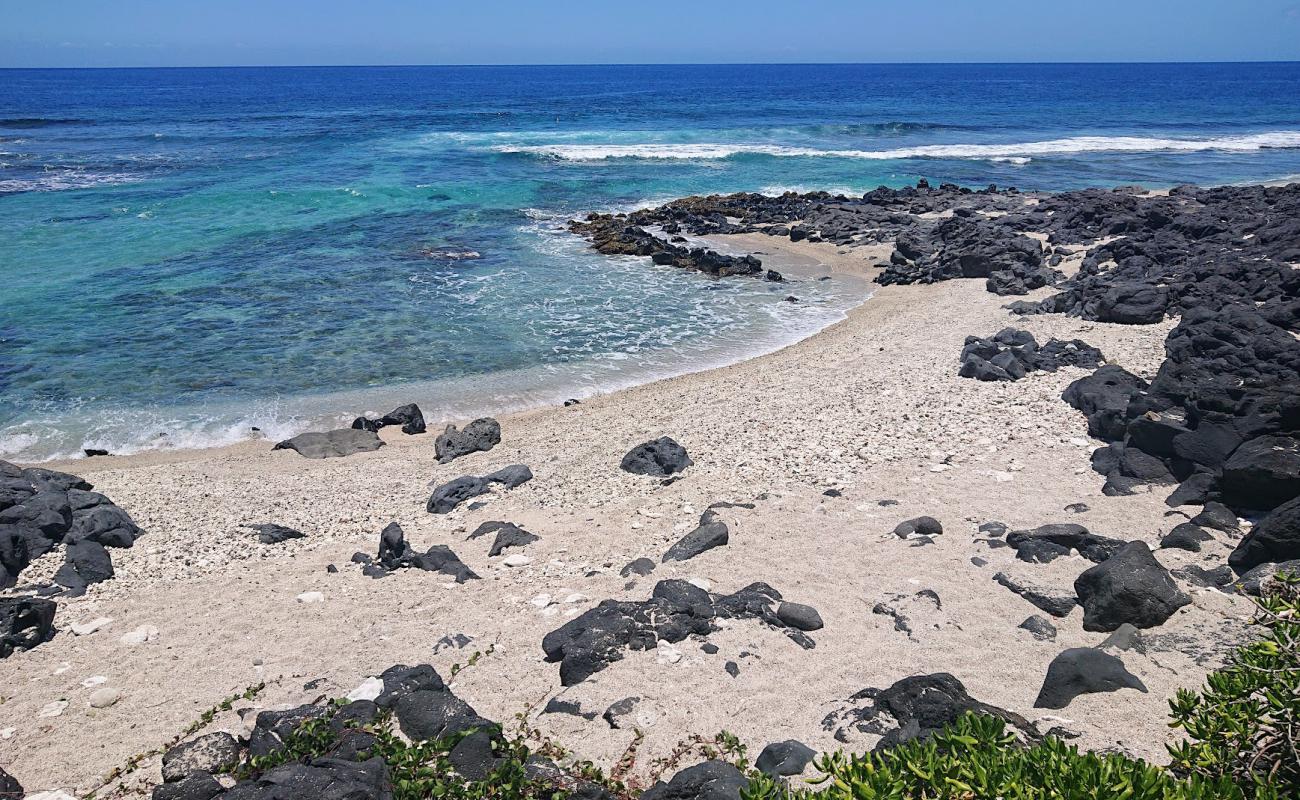Plage de la Souris Chaude'in fotoğrafı bej kum ve çakıl yüzey ile