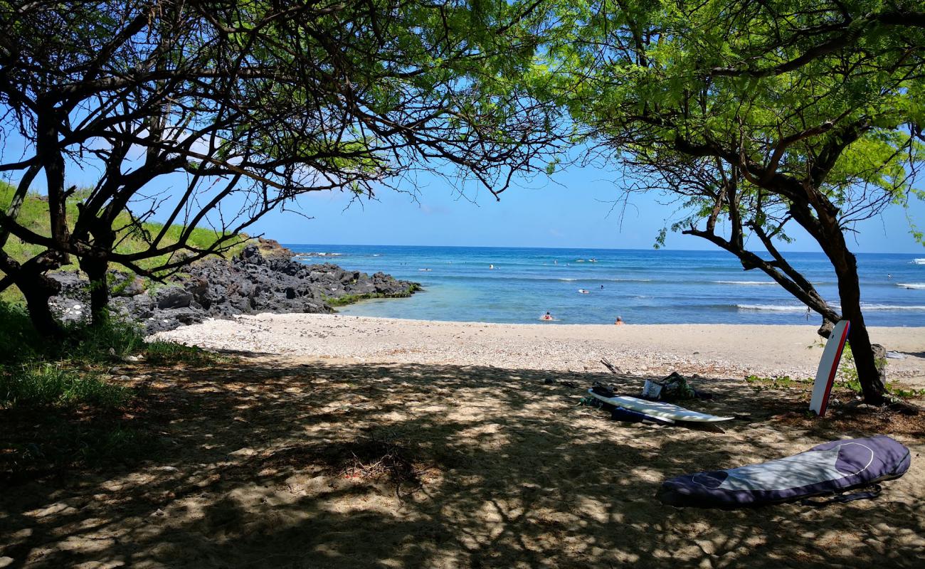 Trois Bassins Beach'in fotoğrafı açık bej kum yüzey ile