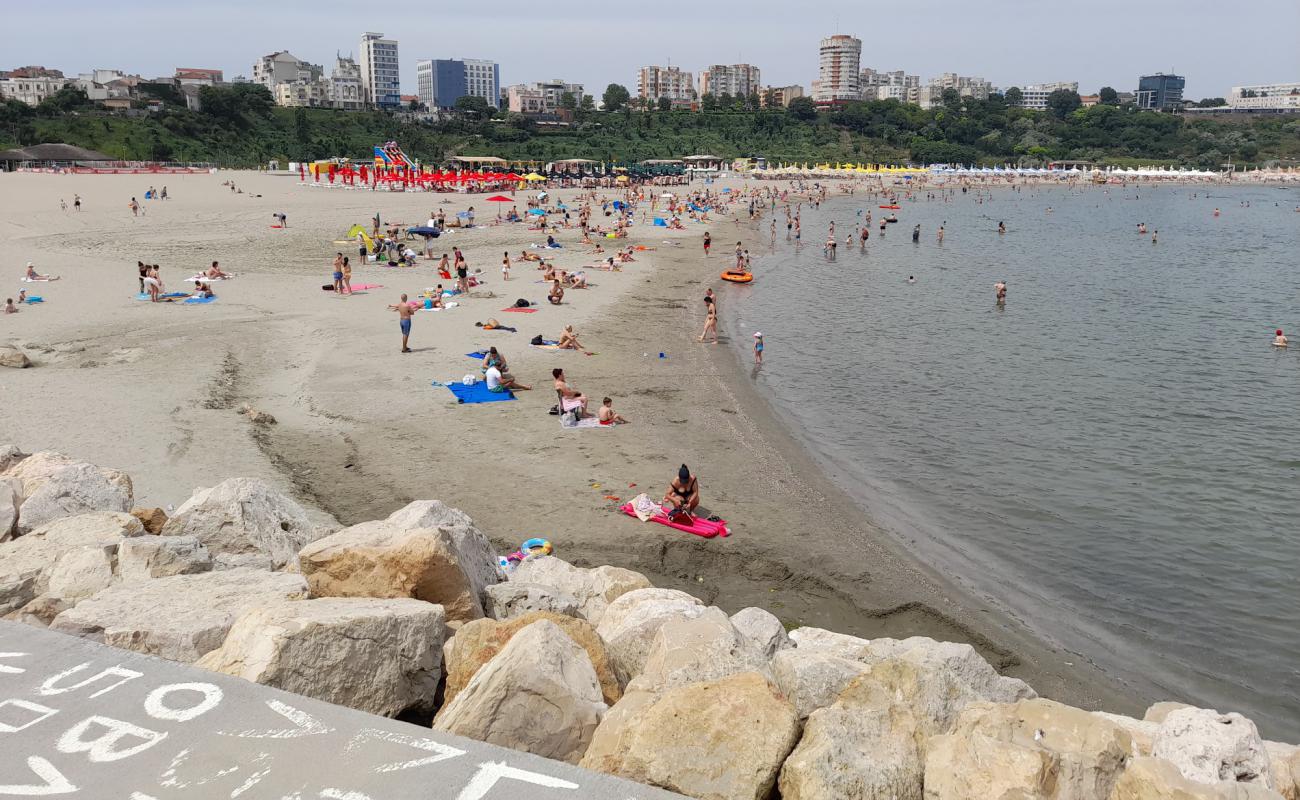 Modern beach'in fotoğrafı açık bej kum yüzey ile