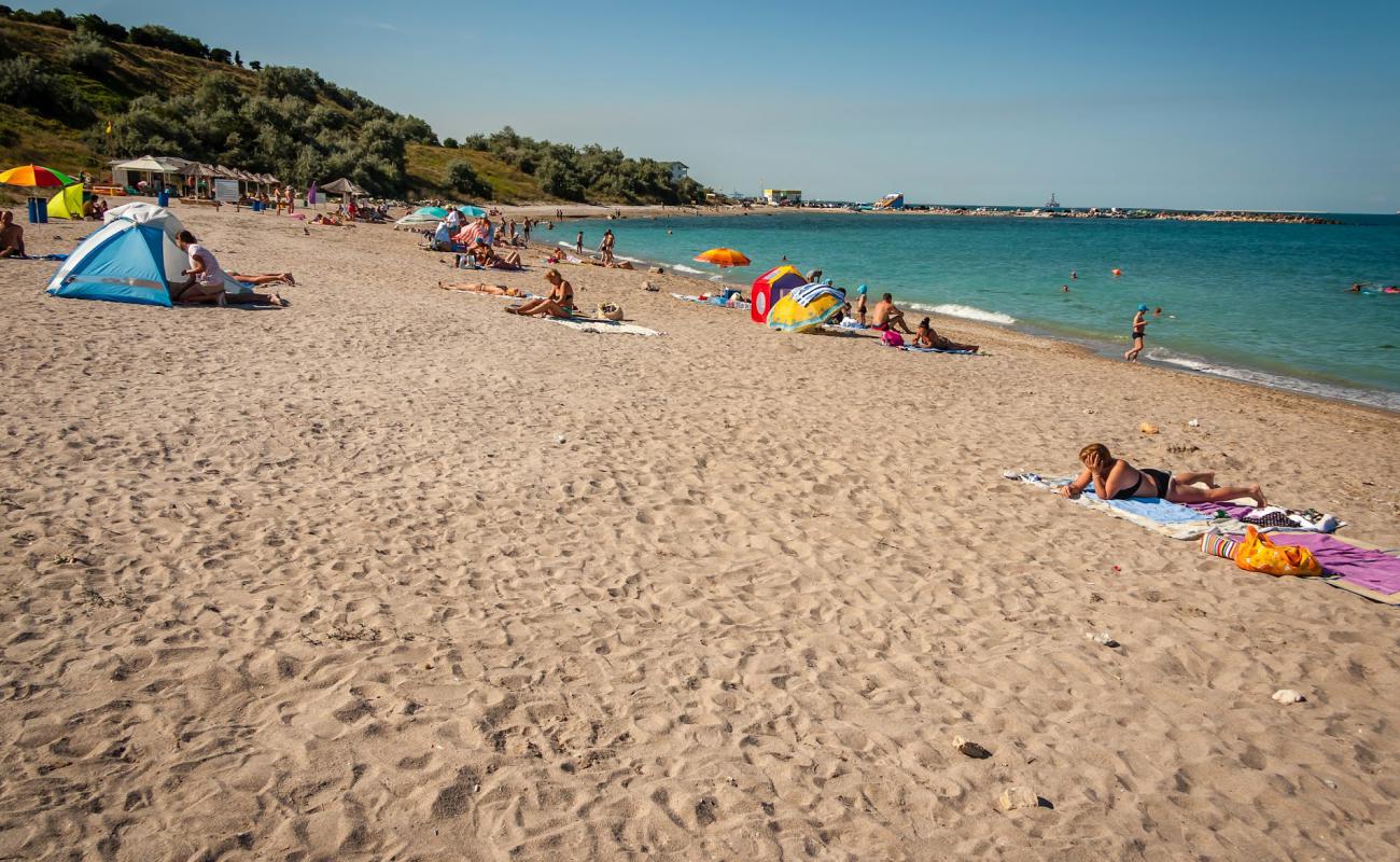 Moon beach'in fotoğrafı açık bej kum yüzey ile