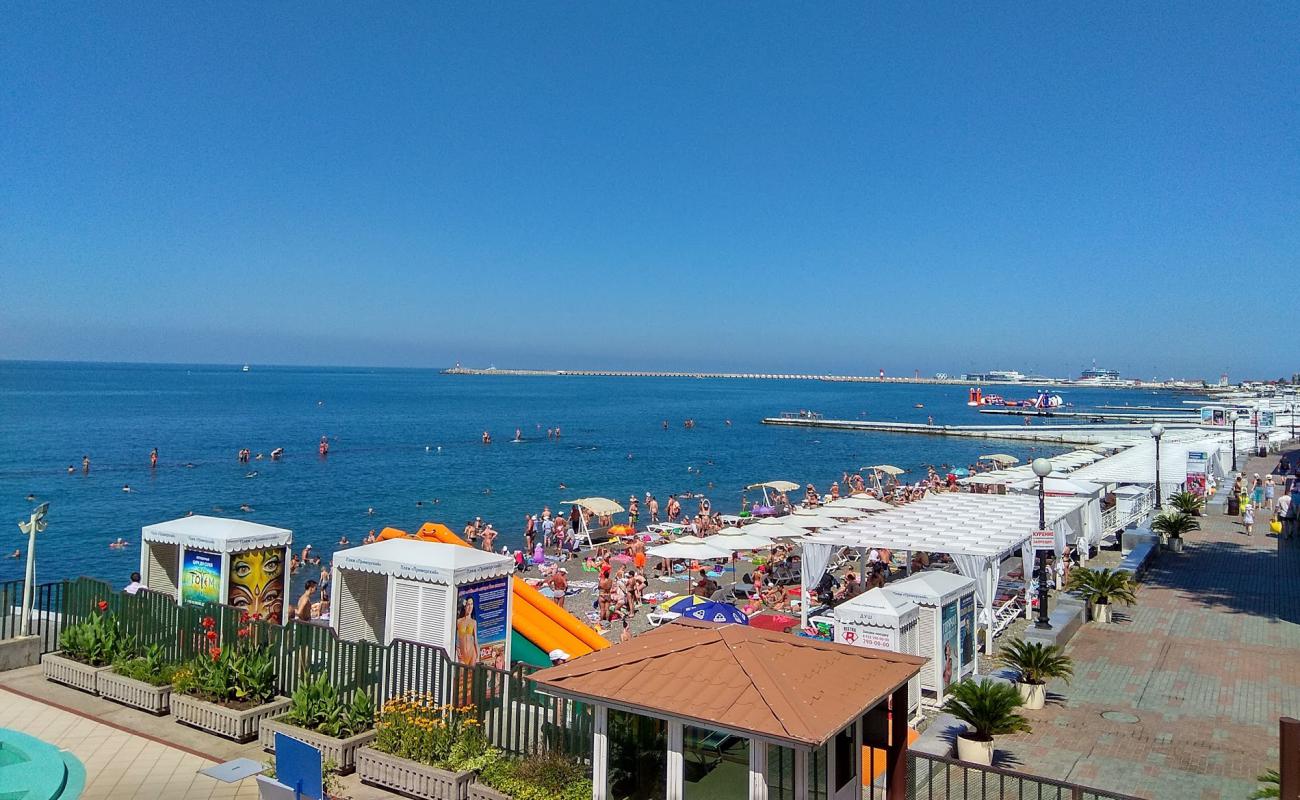 Primorsky beach'in fotoğrafı gri çakıl taşı yüzey ile