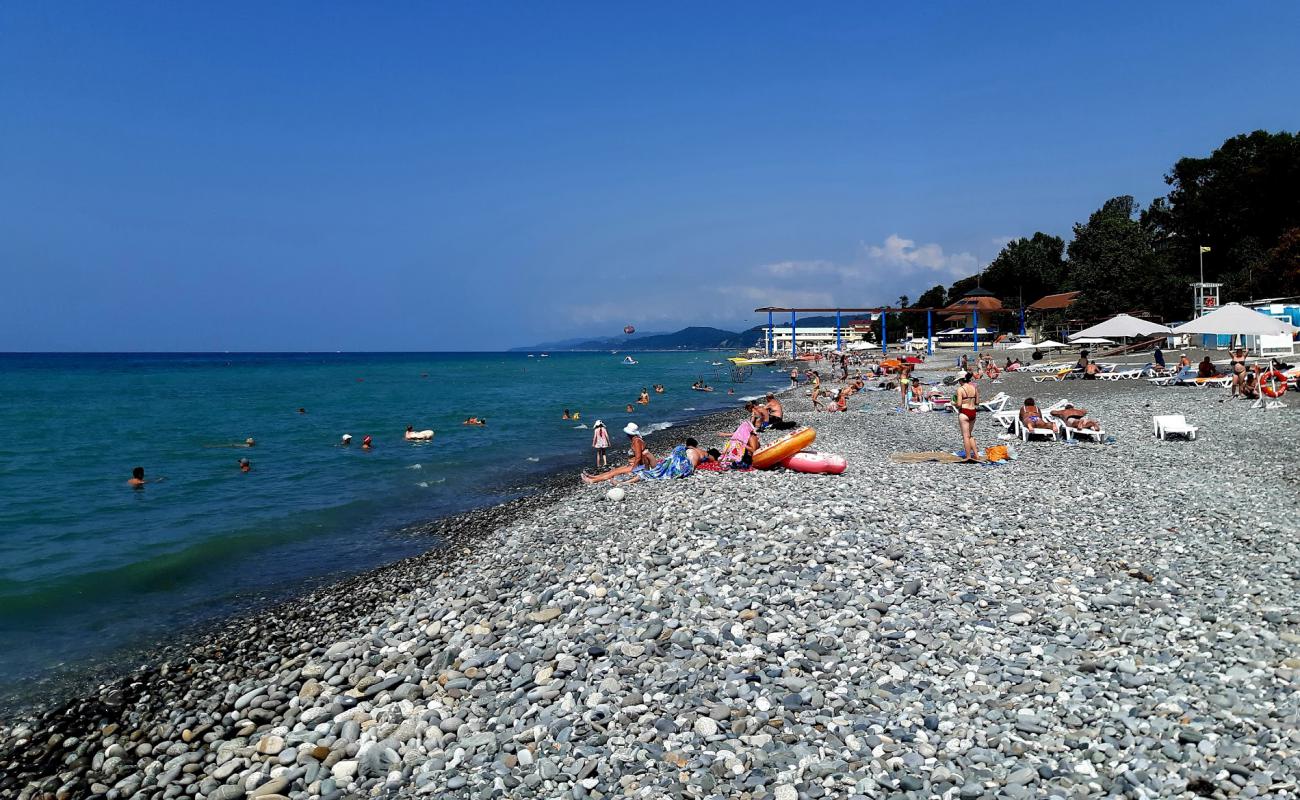 Loo beach'in fotoğrafı gri çakıl taşı yüzey ile