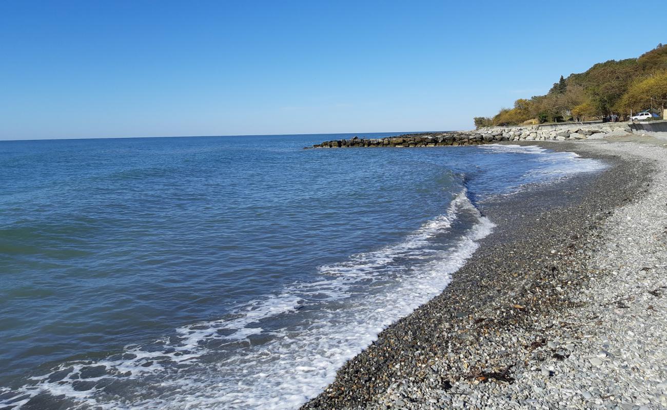 Nizhniy Khobza beach'in fotoğrafı gri çakıl taşı yüzey ile