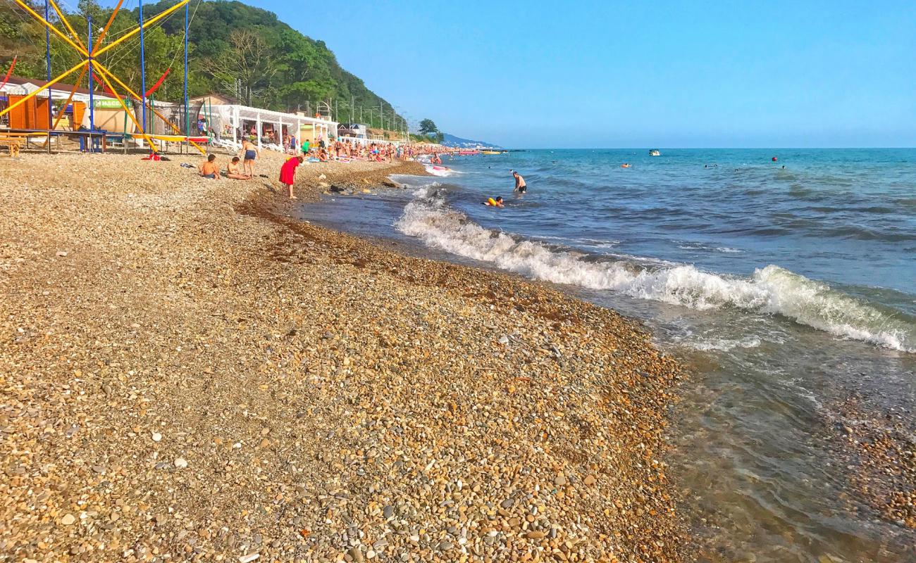 Vardane beach'in fotoğrafı gri çakıl taşı yüzey ile