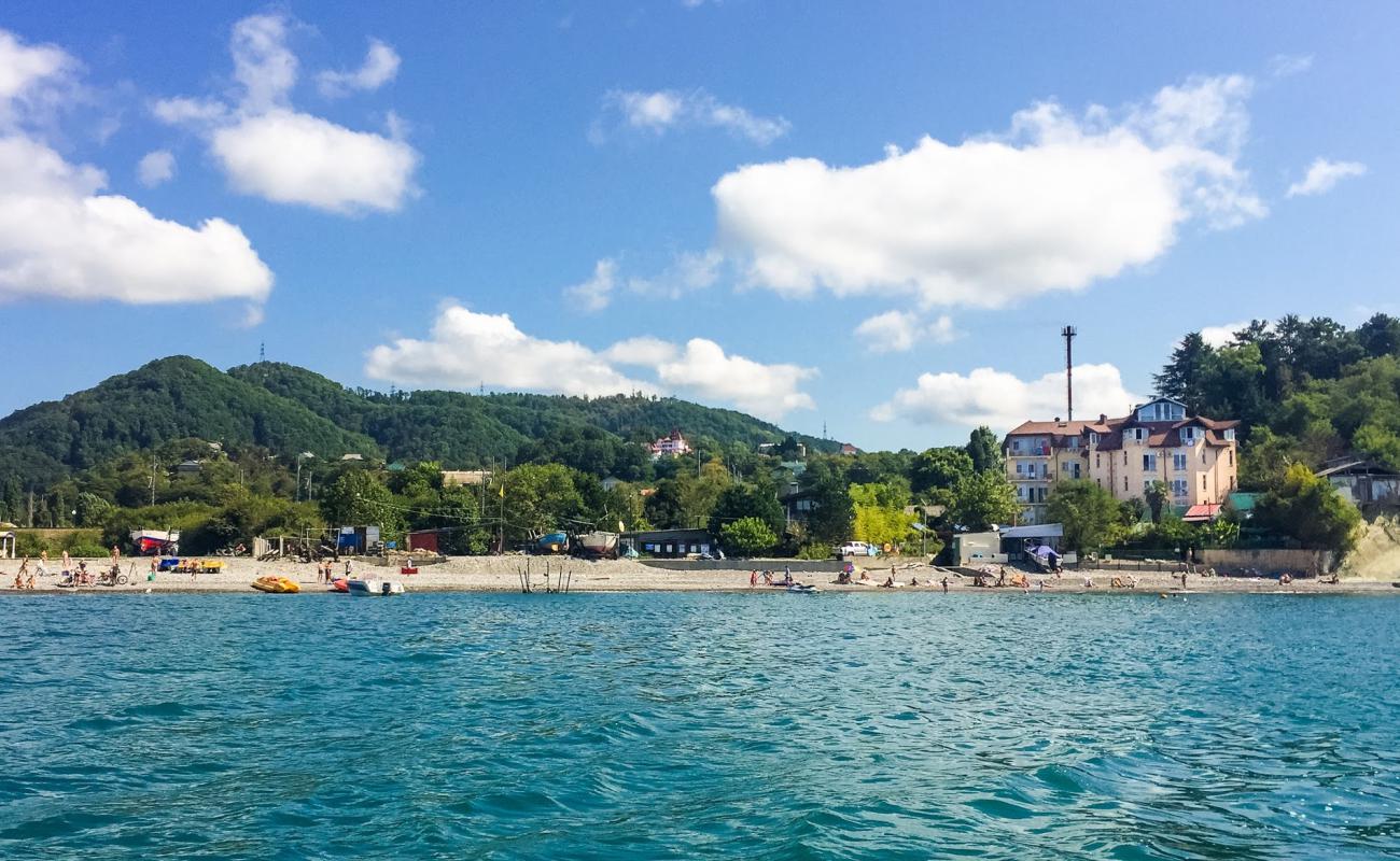 Shahe beach'in fotoğrafı gri çakıl taşı yüzey ile
